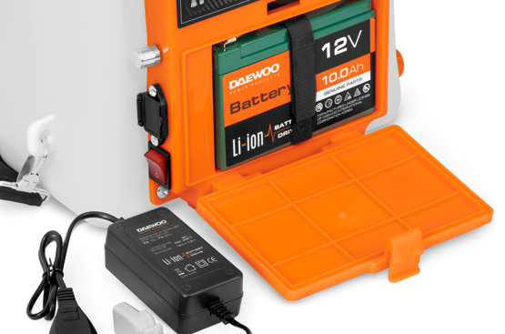 Ёмкий аккумулятор и зарядное устройство в комплекте